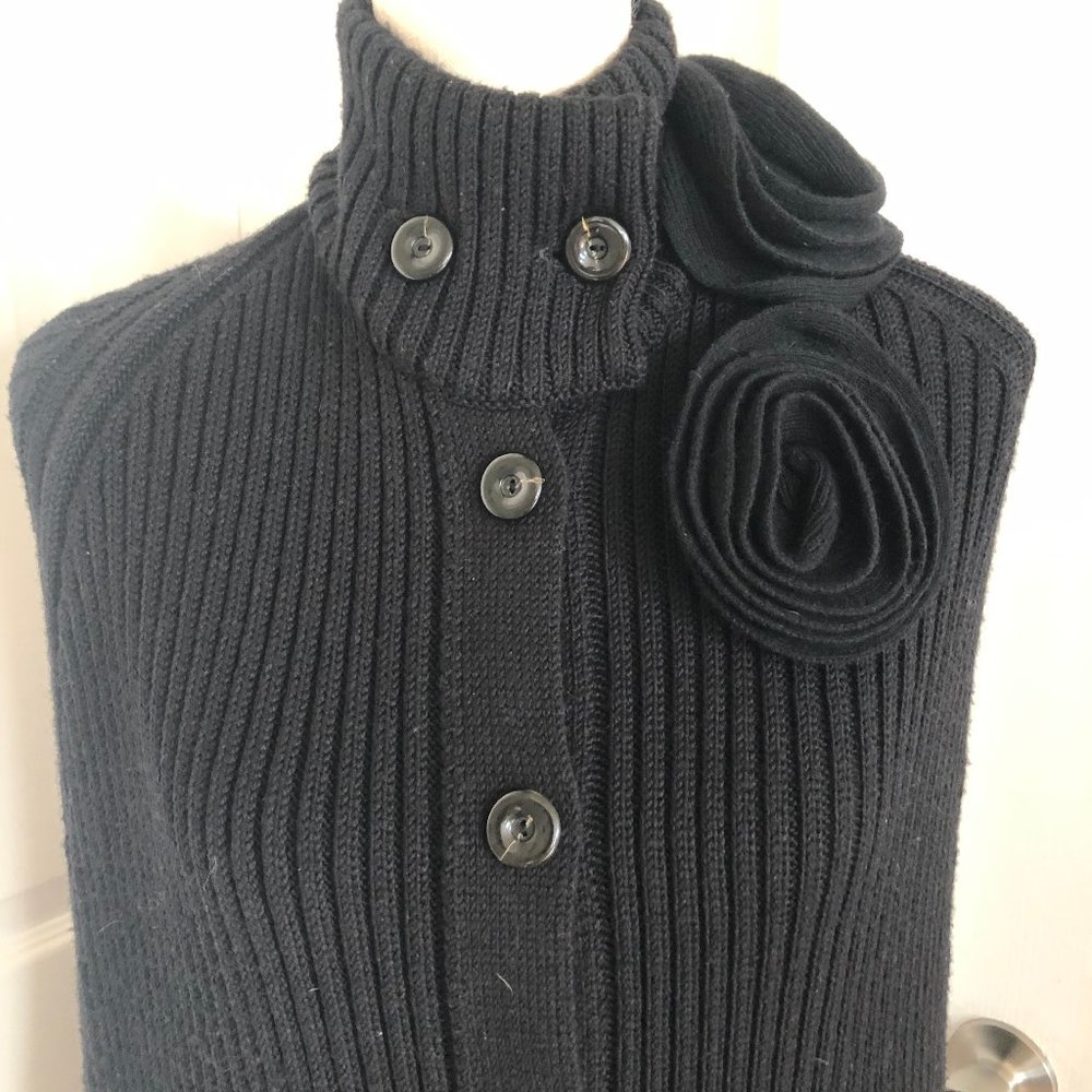 R.E.D. VALENTINO BUTTON UP SLEEVELESS SWEATER IN SIZE 40